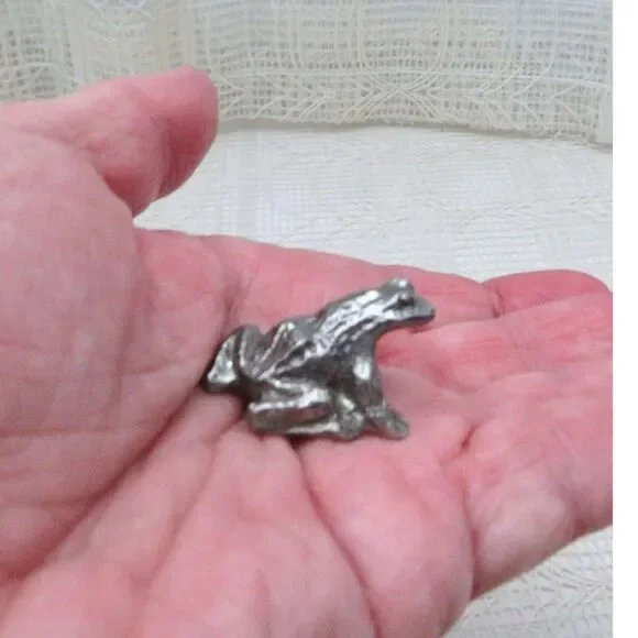 Vintage Pewter Frog Figurine, Miniature Frog Statue for Frog Lovers, Frog Decor - Picture 9 of 9